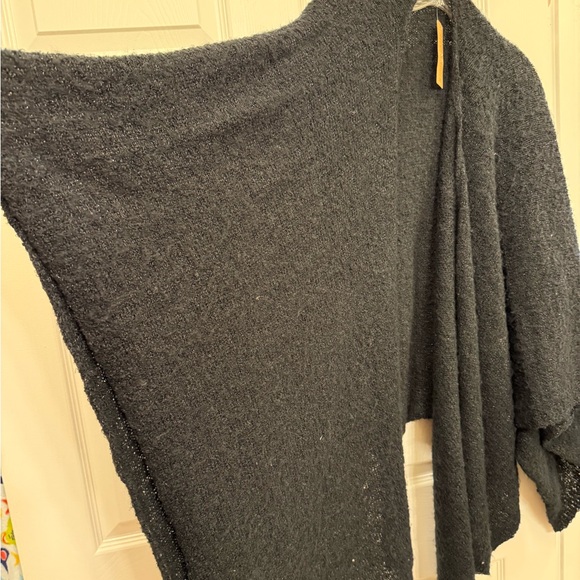 Steve Madden Black Women's Sweater Shawl - Picture 5 of 6